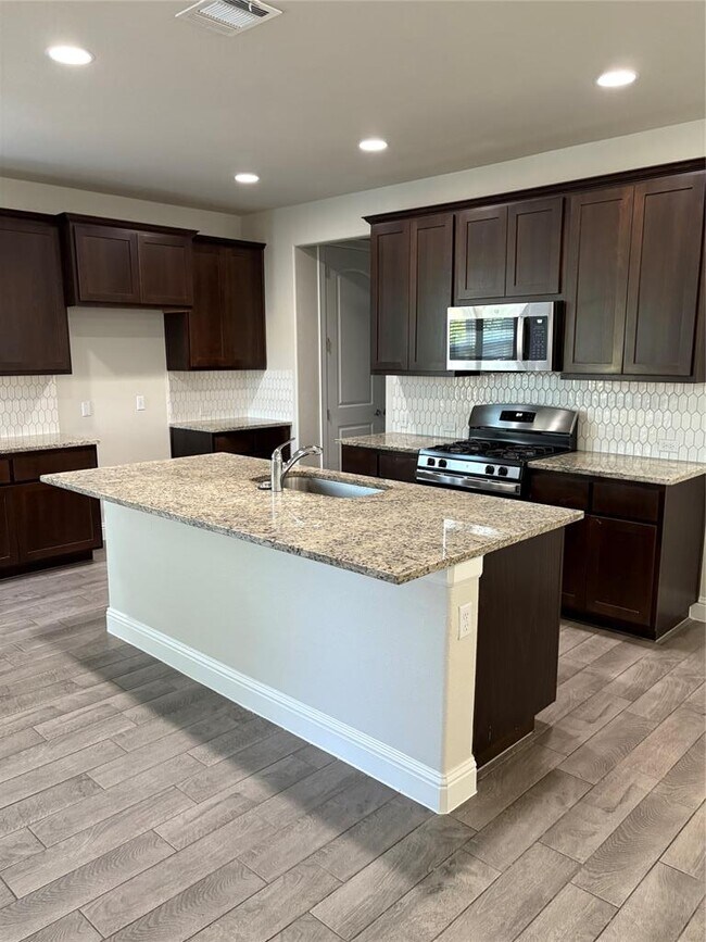 Foto del edificio - 105 Stone Cyn Dr