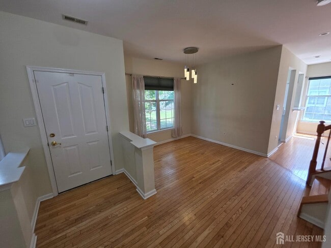 Building Photo - 1301 Dahlia Cir