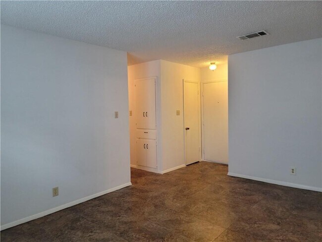 Building Photo - 6002 Westcreek Dr