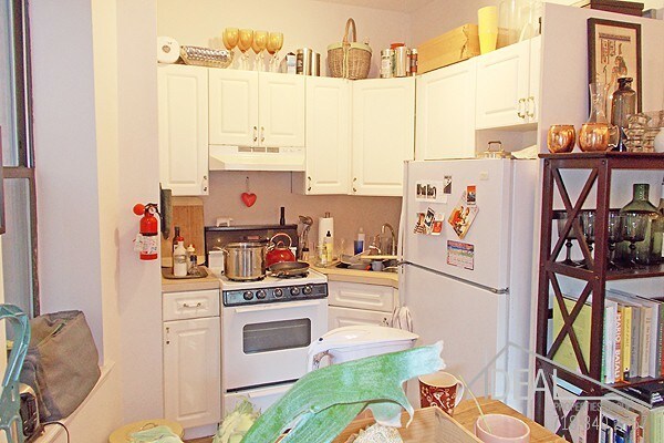 Building Photo - 2 bedroom in Gorgeous Clinton Hill Building