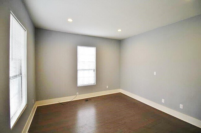 Building Photo - 908 N Marsalis Ave