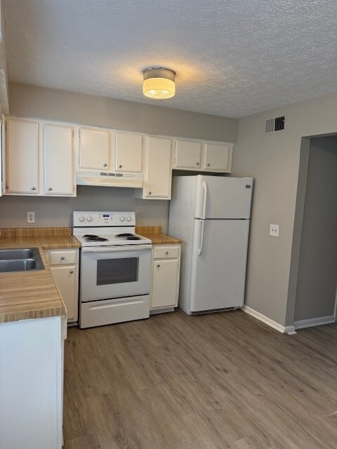 Foto del edificio - 2BR/1BA duplex in cul-de-sac located in th...