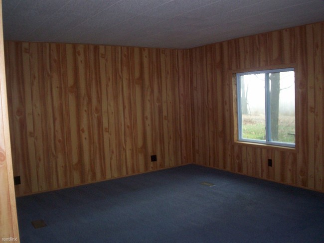 Building Photo - 921 Mounts Rd