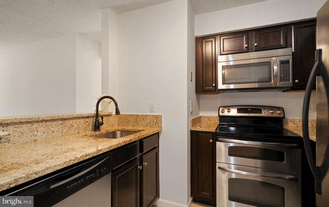 Building Photo - 6947A Mary Caroline Cir