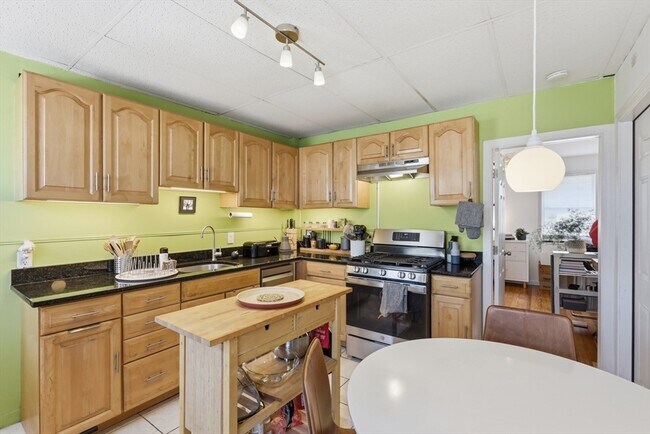 Building Photo - 88 Vernal St
