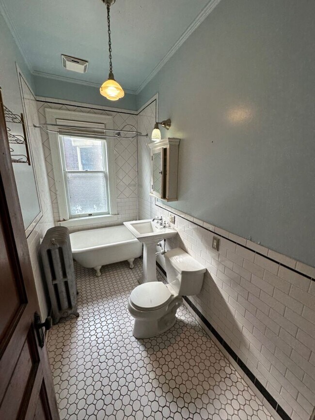 Building Photo - 2813 W Juneau Ave. (3 Unit)