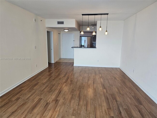 Foto del edificio - 325 S Biscayne Blvd