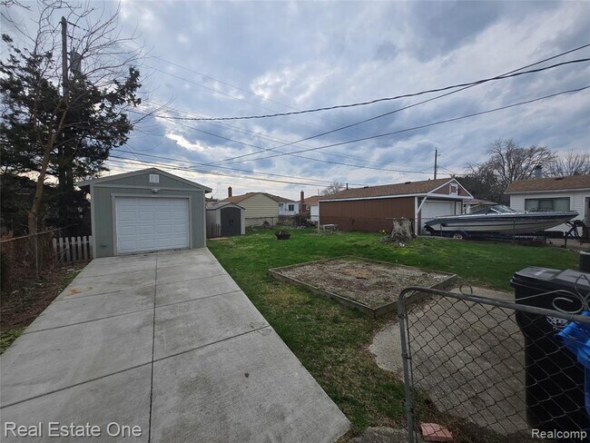 Building Photo - 28425 Alger St