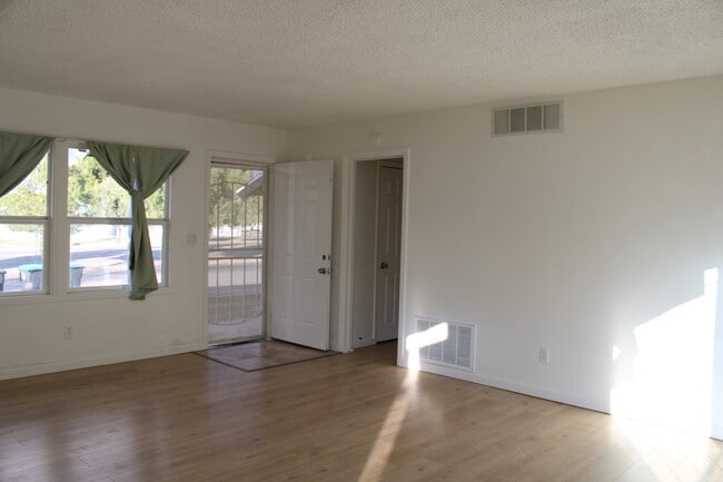 Building Photo - 144 E Avenue Q