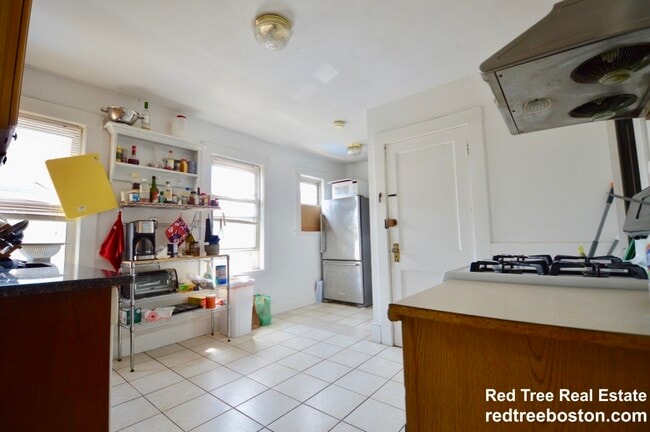 Photo - 55 Etna St Apartment