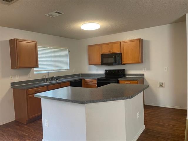 Building Photo - 820 Eagle Dr