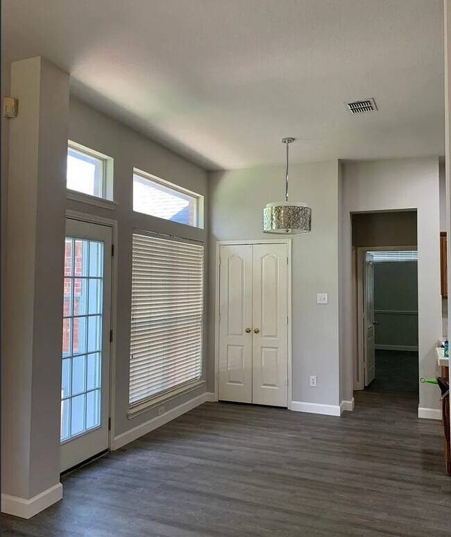 Building Photo - 11704 Rocky Point Dr