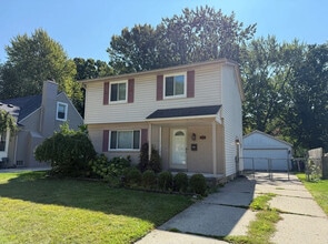 Building Photo - 3245 Parker Dr