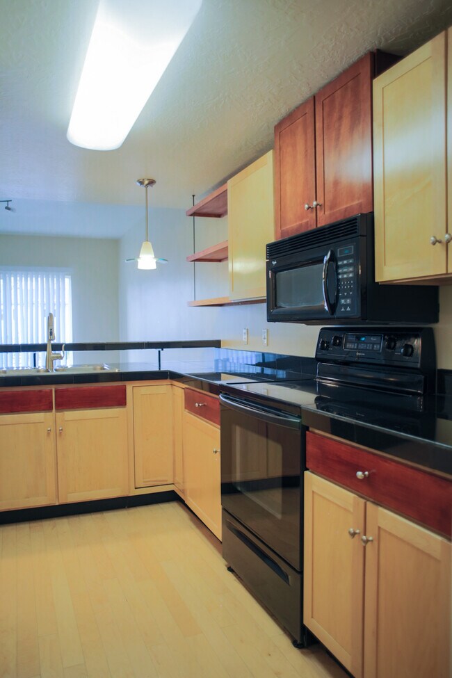 Kitchen - 4340 S Highland Dr