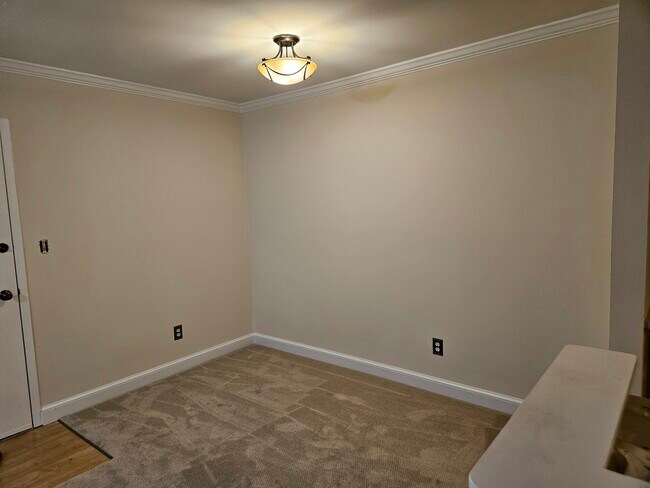 Foto del edificio - 5905 Noblestown Rd