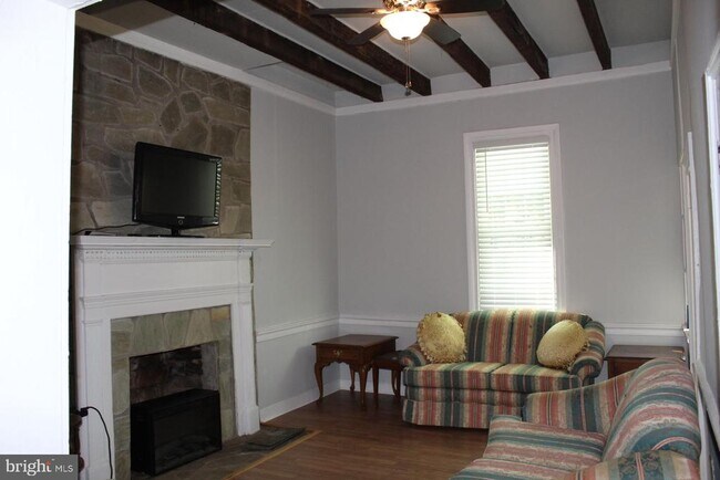 Building Photo - 116 Greenbank Rd