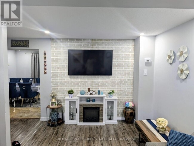 Building Photo - 55 Ashley Crescent