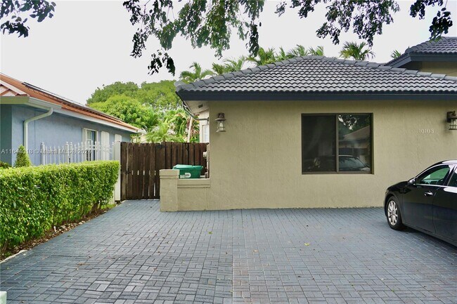 Foto del edificio - 10103 SW 159th Ave