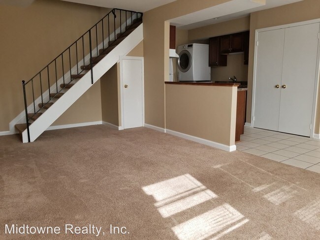 Building Photo - 4816-4816 Woodmark Dr