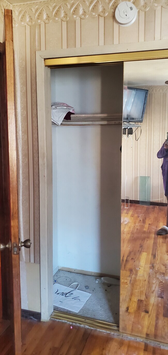 Closet - 161 Poplar St
