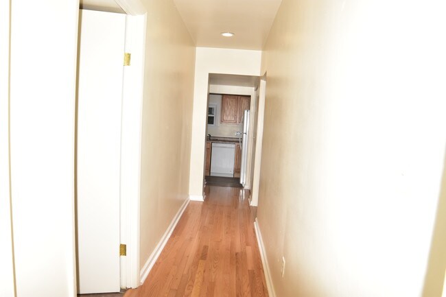 Building Photo - 241 Amber St