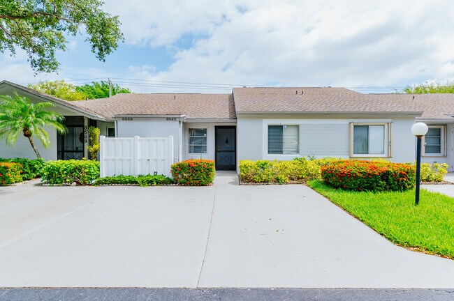 Building Photo - 8585 Sunbird Pl