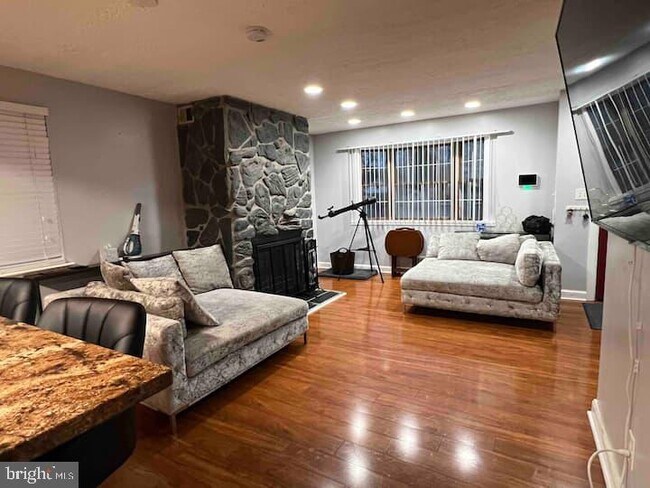 Foto del edificio - 4903 N Barnaby Ln