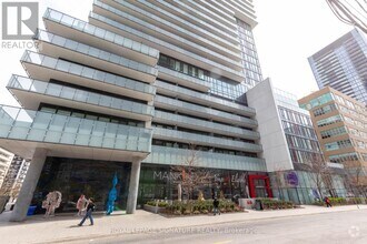 Building Photo - 2805-2185 ROEHAMPTON Ave