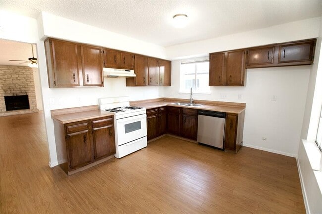 Foto del edificio - 9803 Meadowheath Dr