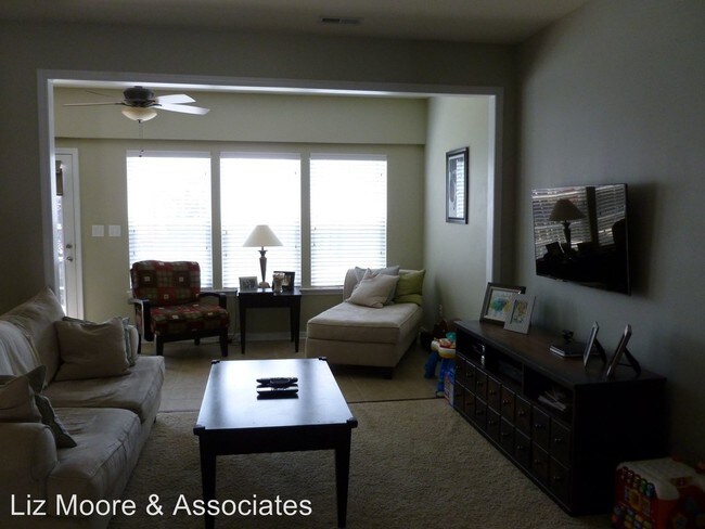 Building Photo - 3 br, 2.5 bath House - 4615 Noland Boulevard