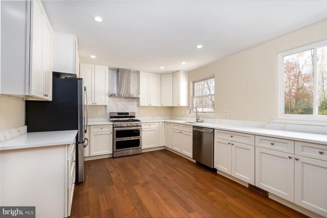 Building Photo - 2942 S Haven Dr