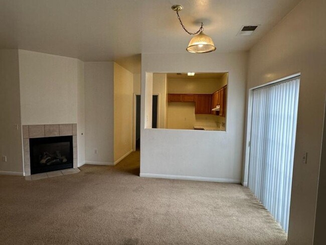 Building Photo - North Bakersfield Apartment 2 Bedroom, 2 B...