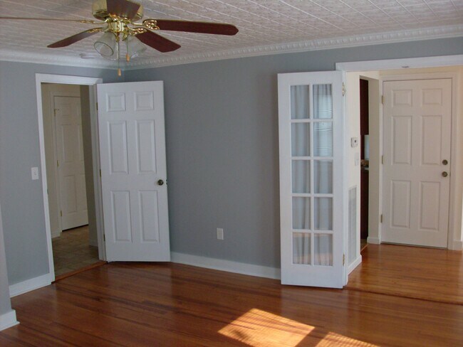 Dormitorio #1 - 304 S Broad St