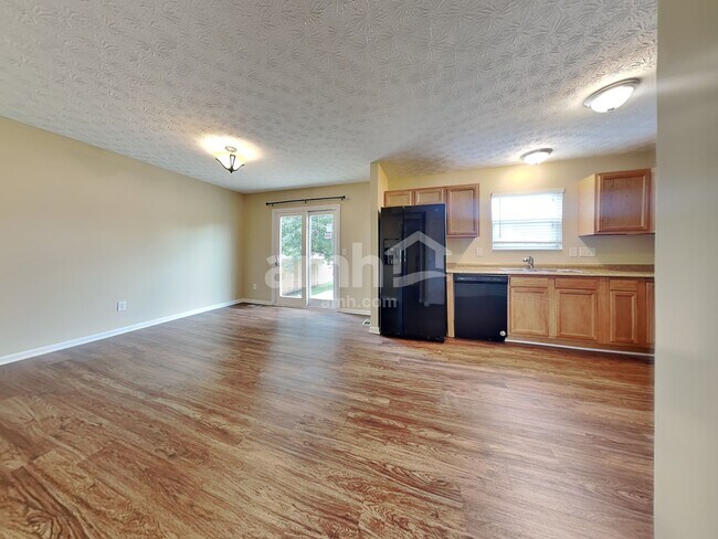 Foto del edificio - 531 Sherman Dr