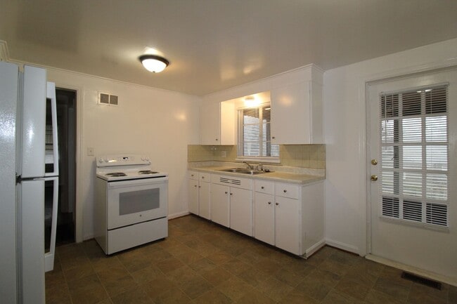 Foto del edificio - 2 Bedroom 1 Bath Home In The Waldo Area