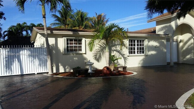 Foto del edificio - 17050 NW 81st Ave