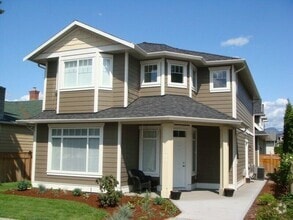 Building Photo - 2209 Woodlawn St