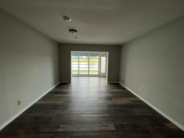 Foto del edificio - 8793 Warwick Dr