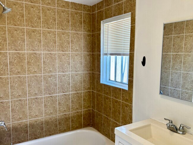 Foto del edificio - 3660 Roosevelt St