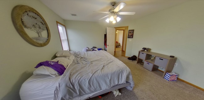 Building Photo - 3D Tour Available - Spacious Living! Fence...