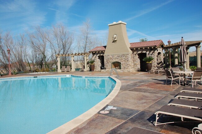 Building Photo - Beautiful Condominium at The Phoenician In...