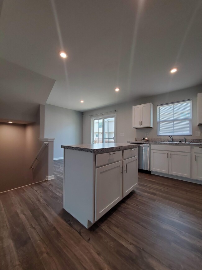 Building Photo - 116 Manilla Cir
