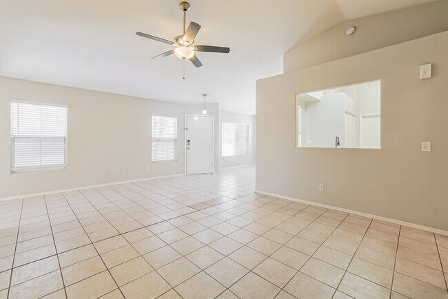 Foto del edificio - 5046 E Holmes Ave