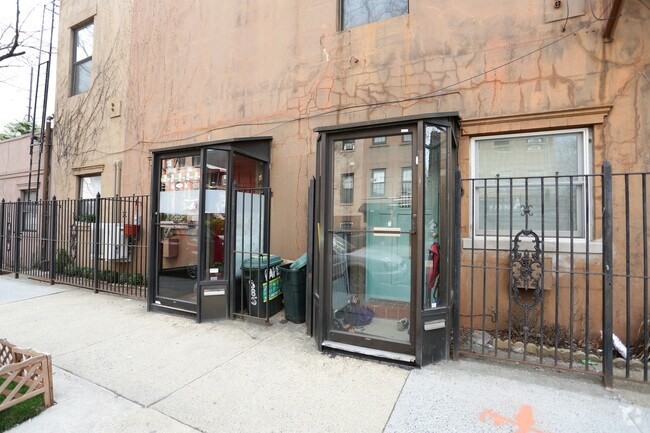 Foto del edificio - 579-585 Henry St