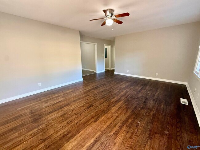 Foto del edificio - 117 Meadow Dr