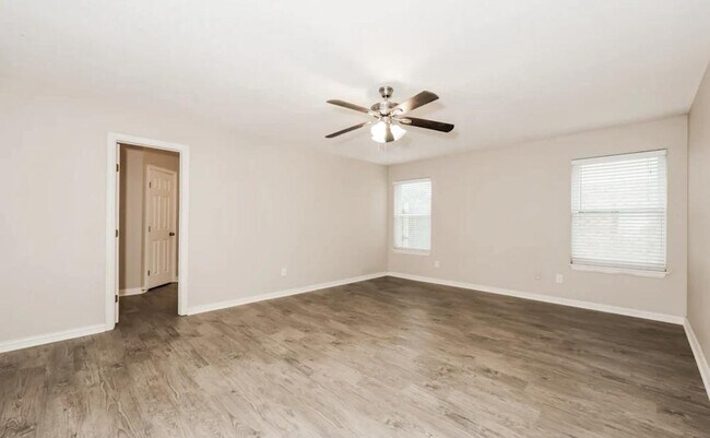 Building Photo - 110 E Valley View Dr