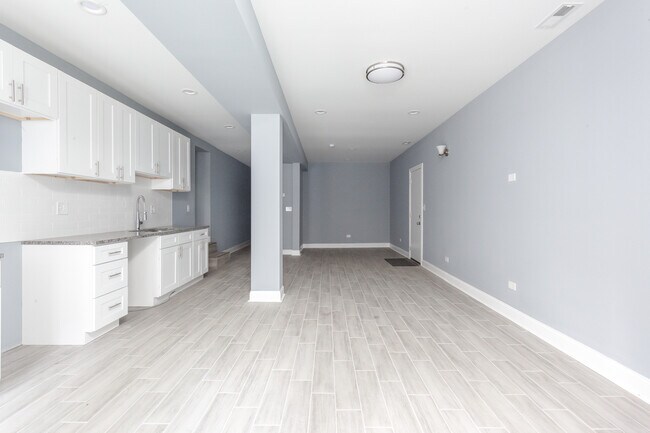Building Photo - 5130 S Greenwood Ave