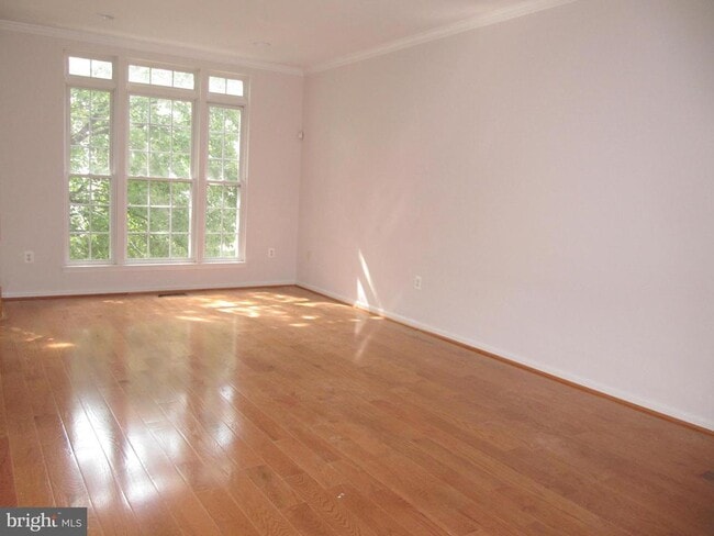 Building Photo - 11640 Fairfax Center Woods Tr