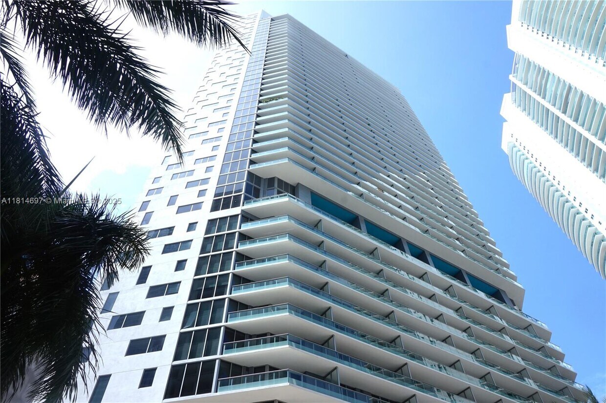Primary Photo - 1300 Brickell Bay Dr