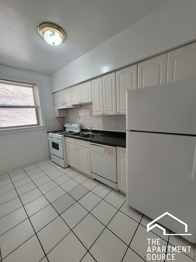 Building Photo - 916 Reba Pl